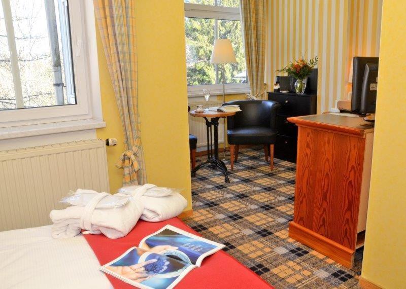 Hotel Schieferhof - Glaslust Neuhaus am Rennweg Eksteriør billede