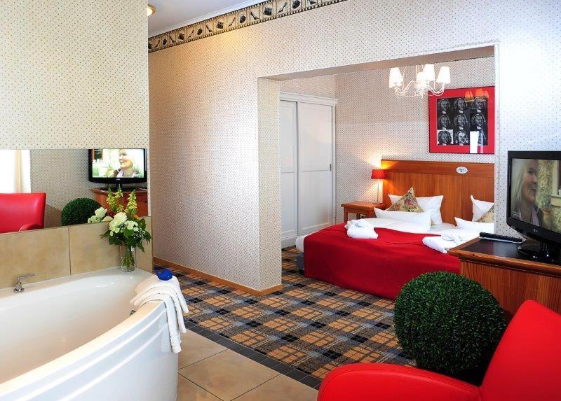 Hotel Schieferhof - Glaslust Neuhaus am Rennweg Eksteriør billede