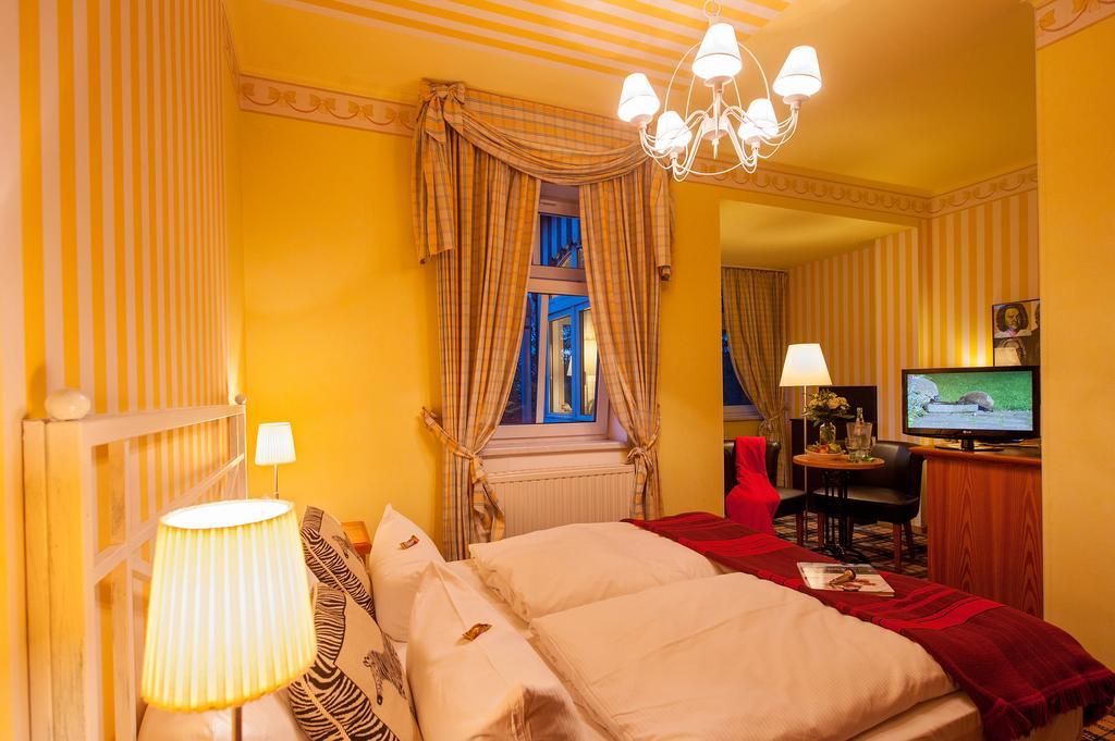 Hotel Schieferhof - Glaslust Neuhaus am Rennweg Eksteriør billede