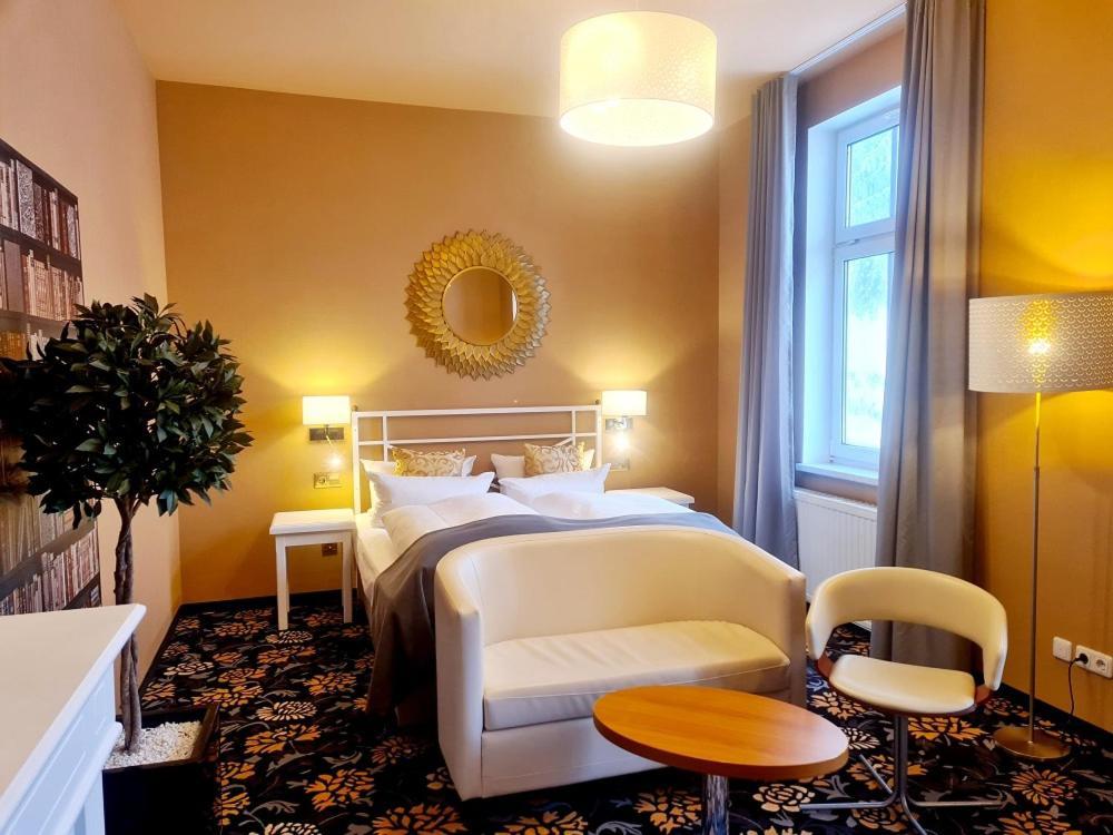 Hotel Schieferhof - Glaslust Neuhaus am Rennweg Eksteriør billede