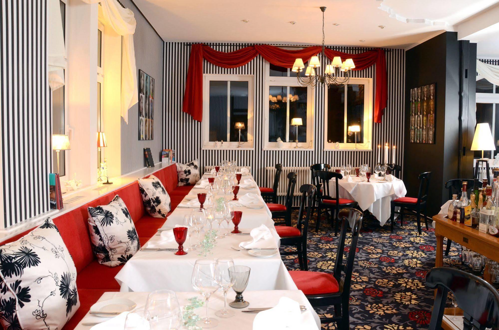 Hotel Schieferhof - Glaslust Neuhaus am Rennweg Eksteriør billede