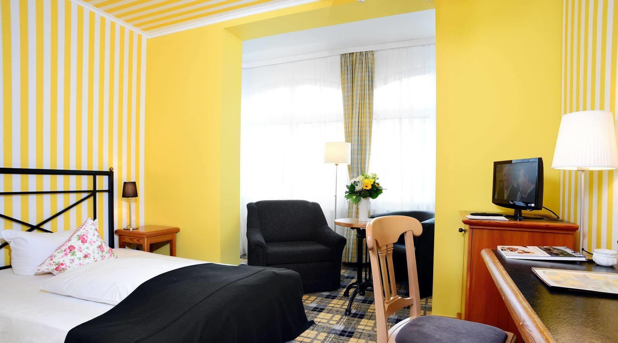 Hotel Schieferhof - Glaslust Neuhaus am Rennweg Eksteriør billede